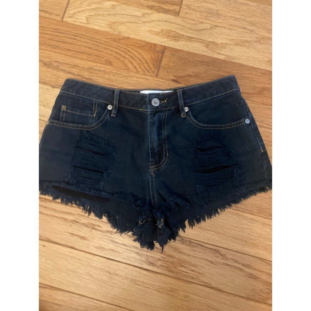 Gypsy Warrior, juniors dark distressed low rise shorties with frayed hem size 5